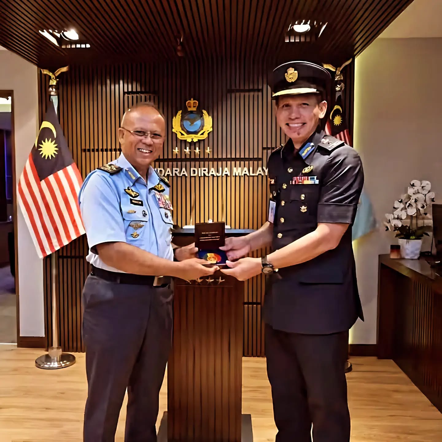 KUNJUNGAN HORMAT KOMANDAN MAKTAB TENTERA DIRAJA (MTD) KEPADA PANGLIMA TENTERA UDARA (PTU)